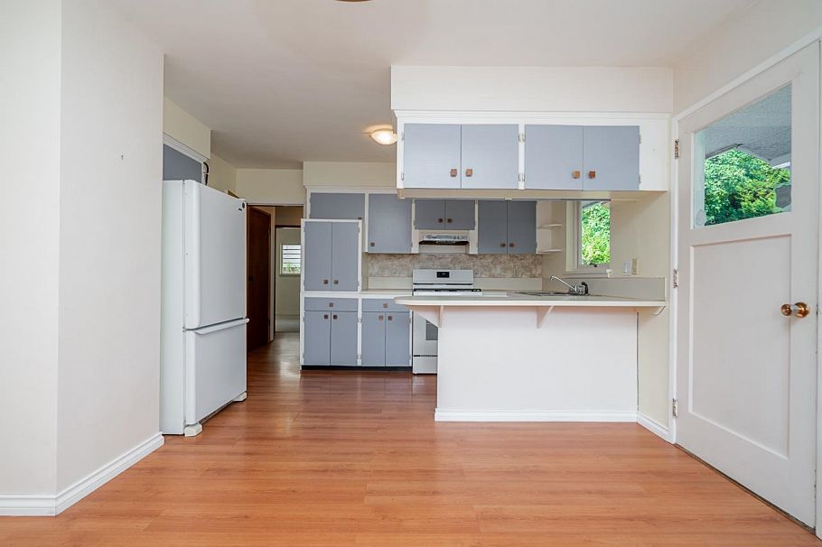 1302 Lennox Street North Vancouver, BC - 16