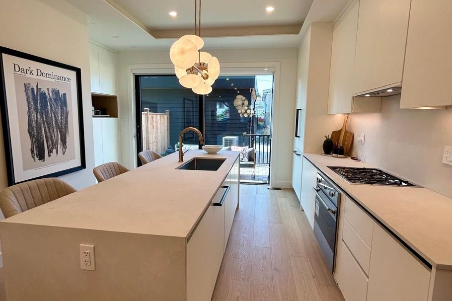 1 4895 Moss Street Vancouver, BC - 12