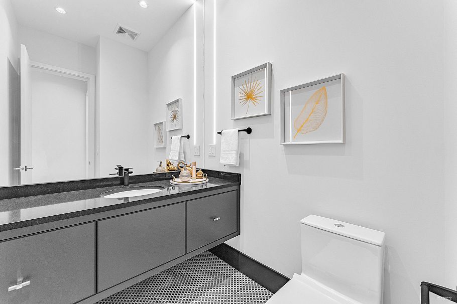 615 E 6th Street North Vancouver, BC - 17