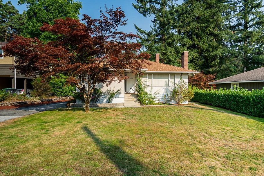 1302 Lennox Street North Vancouver, BC - 3