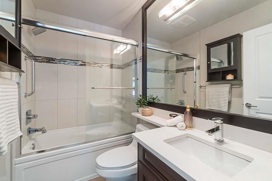 2721 W 5th Avenue Vancouver, BC - 23