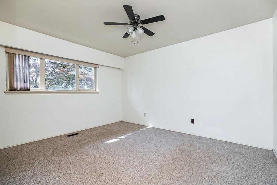 1302 Lennox Street North Vancouver, BC - 21