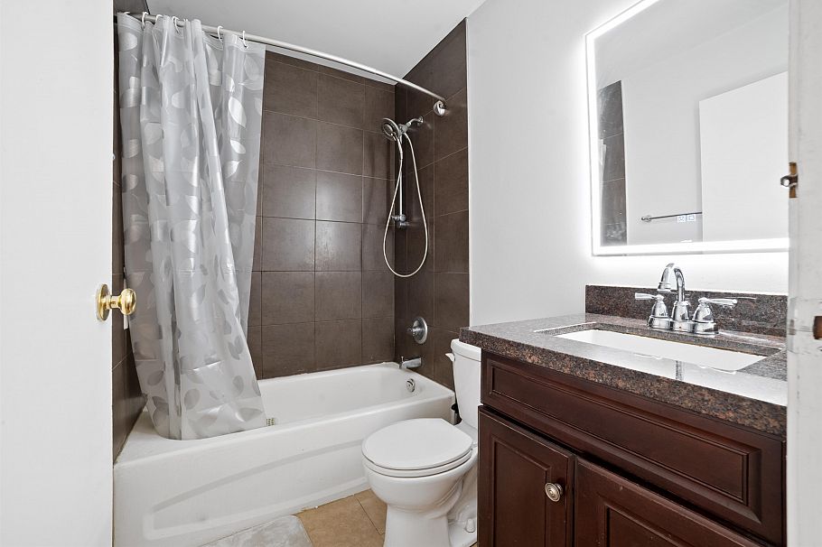 2 3558 E 49th Avenue Vancouver, BC - 12