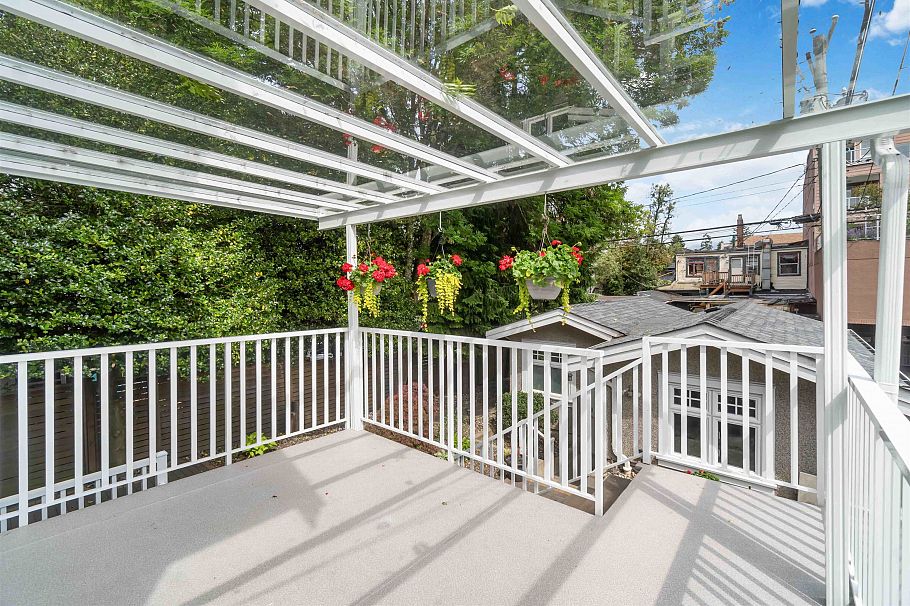 2721 W 5th Avenue Vancouver, BC - 33