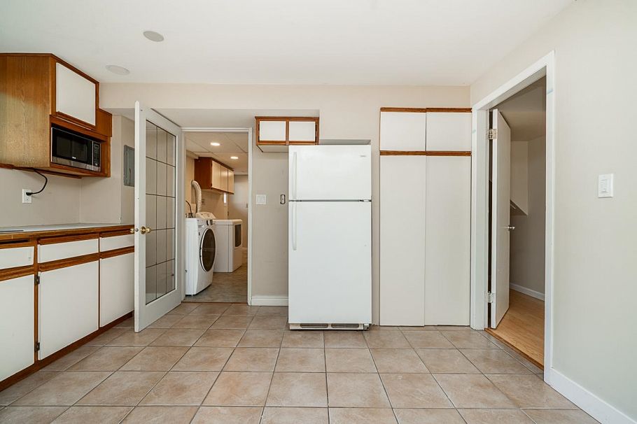 1302 Lennox Street North Vancouver, BC - 29