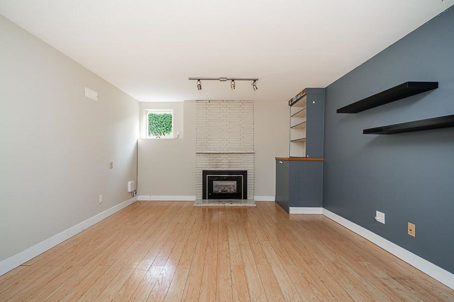 1302 Lennox Street North Vancouver, BC - 27