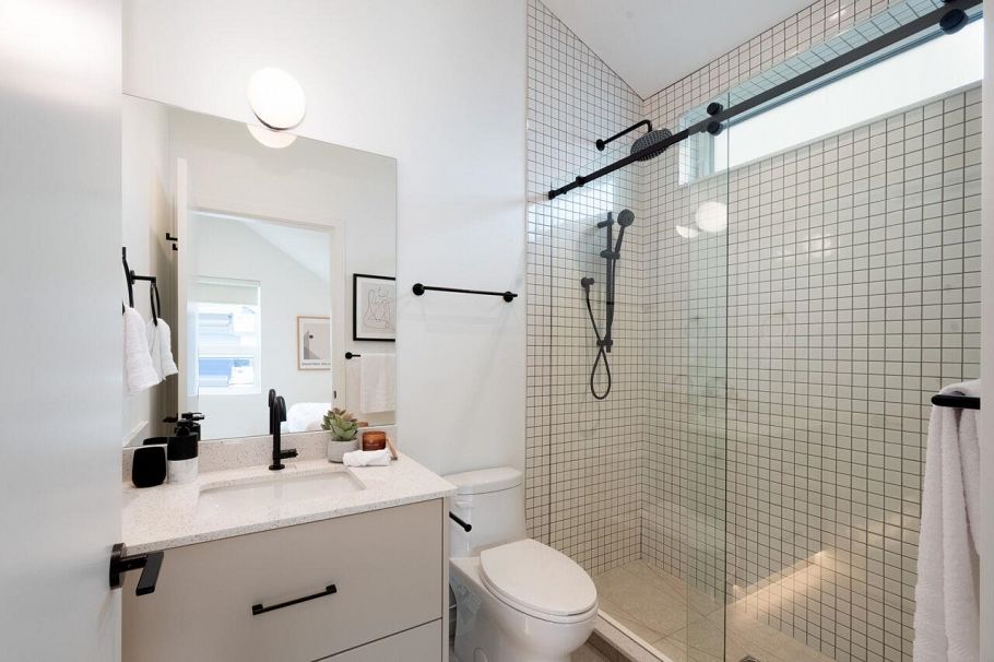 122 E 17th Avenue Vancouver, BC - 24