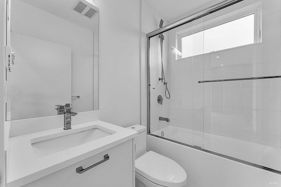 615 E 6th Street North Vancouver, BC - 36