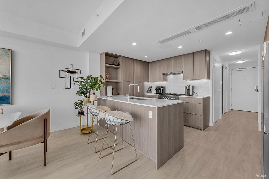 1406 1401 Hunter Street North Vancouver, BC - 14