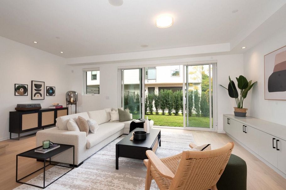 122 E 17th Avenue Vancouver, BC - 2