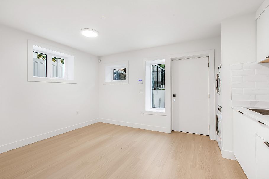 3336 W 14th Avenue Vancouver, BC - 35