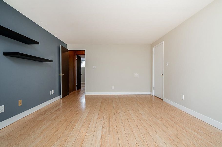 1302 Lennox Street North Vancouver, BC - 28