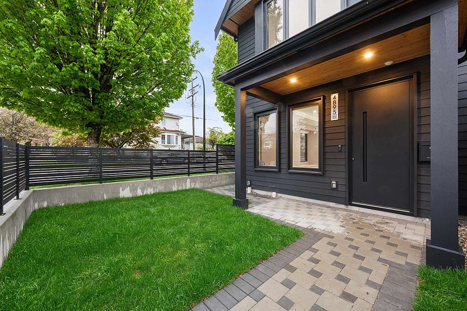 1 4895 Moss Street Vancouver, BC - 34