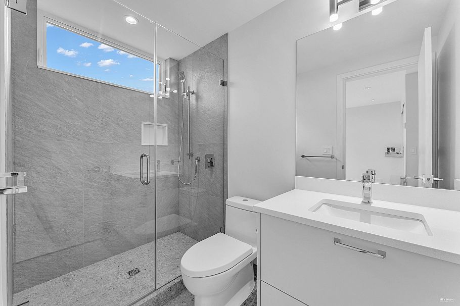 615 E 6th Street North Vancouver, BC - 22