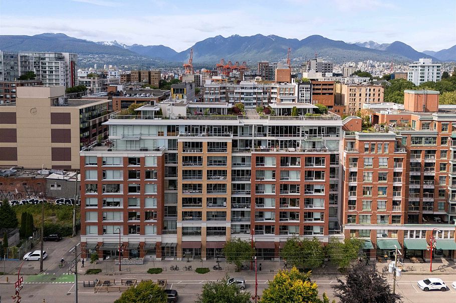 415 221 Union Street Vancouver, BC - 1