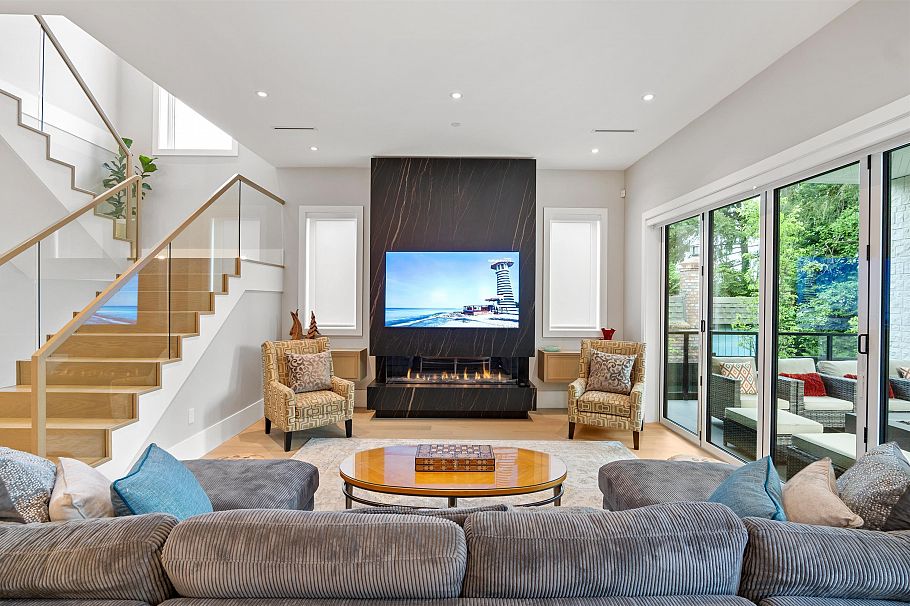 4172 Doncaster Way Vancouver, BC - 4