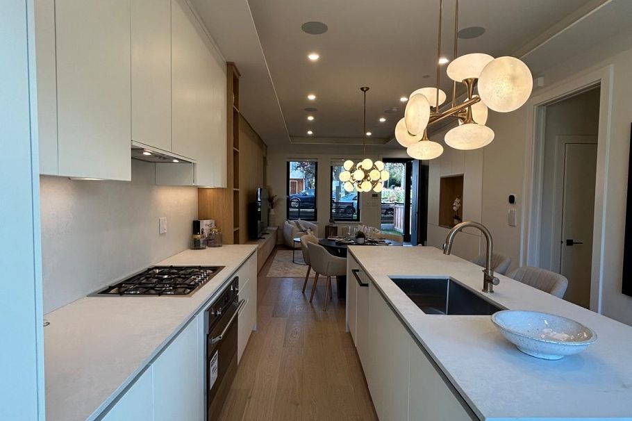 1 4895 Moss Street Vancouver, BC - 14