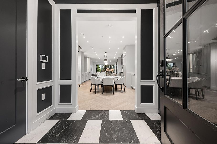 2173 Vanness Avenue Vancouver, BC - 4