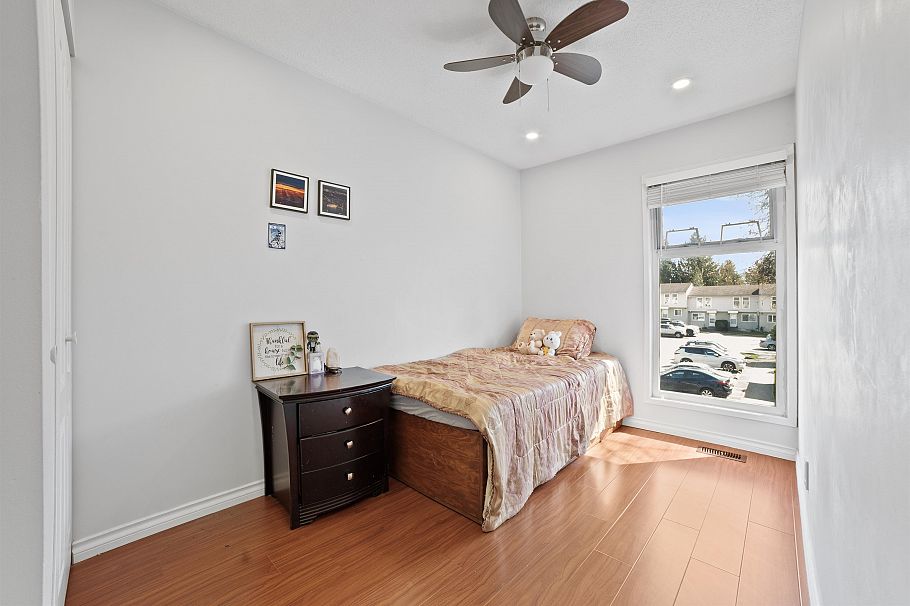 2 3558 E 49th Avenue Vancouver, BC - 9