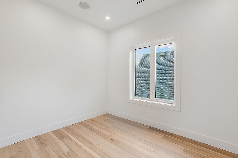 3336 W 14th Avenue Vancouver, BC - 30