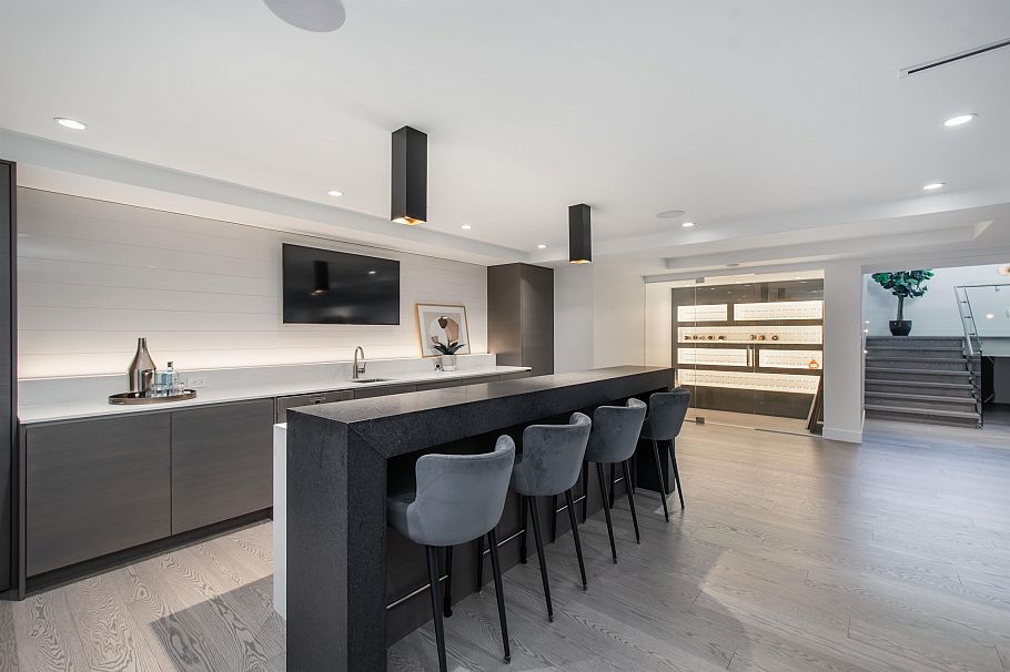 4262 Lions Avenue North Vancouver, BC - 30