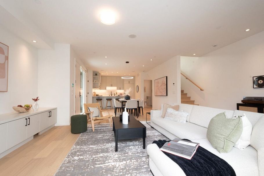 122 E 17th Avenue Vancouver, BC - 9