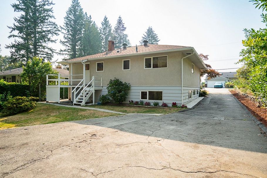 1302 Lennox Street North Vancouver, BC - 6