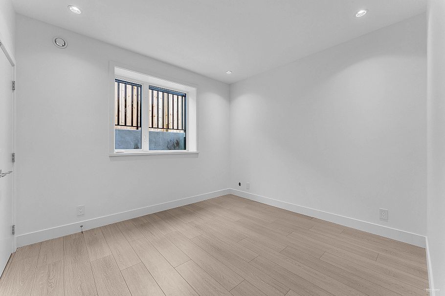 615 E 6th Street North Vancouver, BC - 30