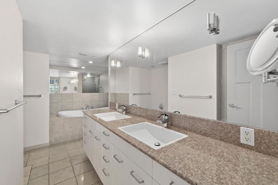 2202 1331 Alberni Street Vancouver, BC - 12