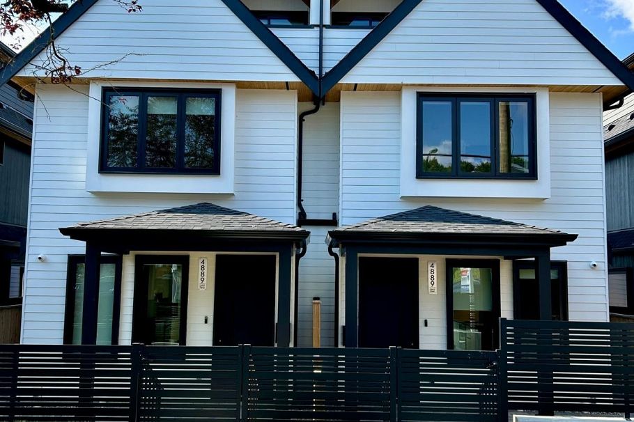 1 4895 Moss Street Vancouver, BC - 2