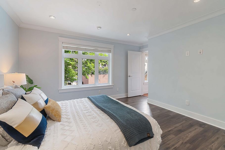 2721 W 5th Avenue Vancouver, BC - 16