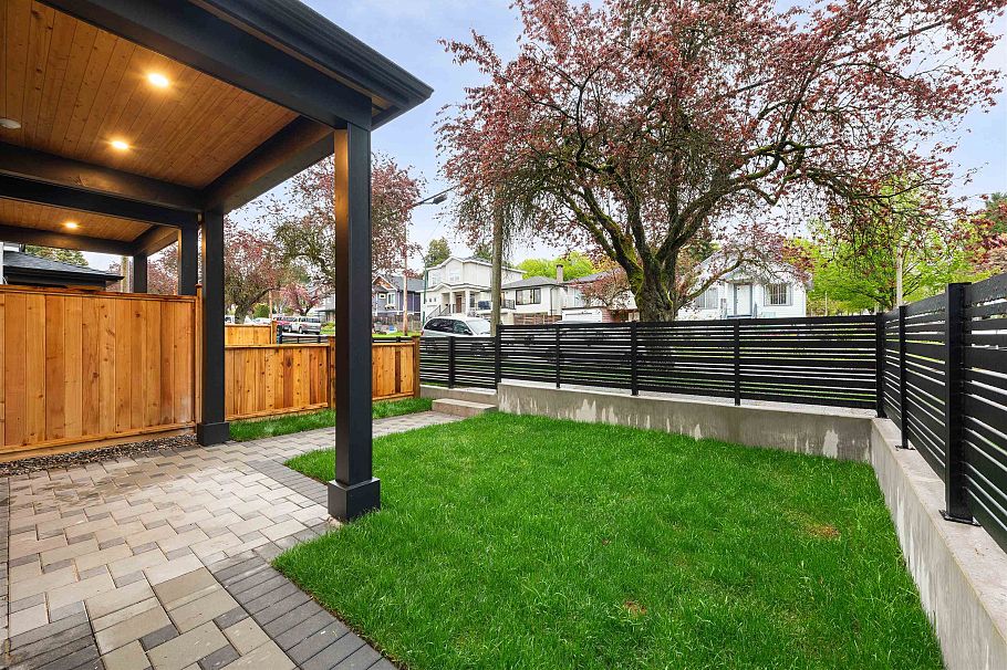 1 4895 Moss Street Vancouver, BC - 36