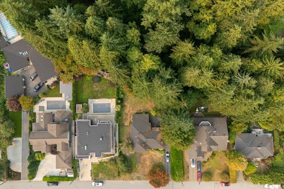 4275 Lions Avenue North Vancouver, BC - 4