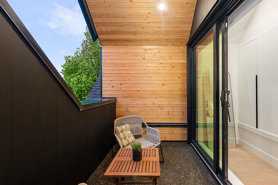 1 4895 Moss Street Vancouver, BC - 30