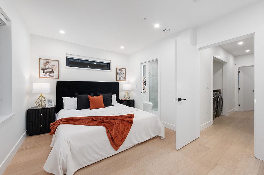 1 4895 Moss Street Vancouver, BC - 18