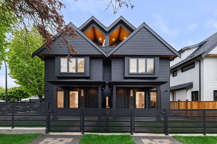 1 4895 Moss Street Vancouver, BC - 32