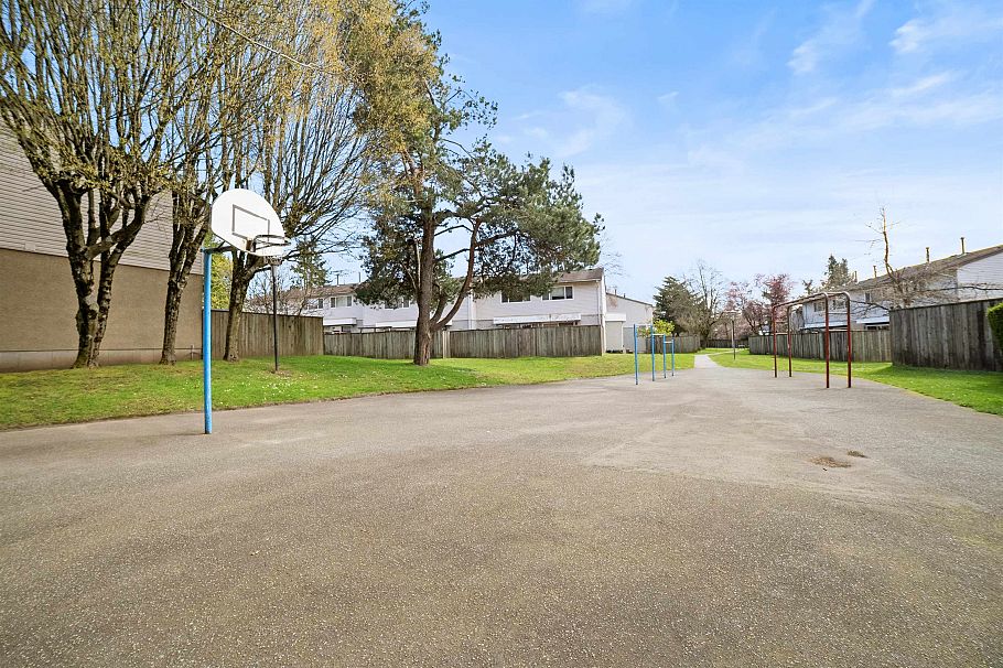 2 3558 E 49th Avenue Vancouver, BC - 21