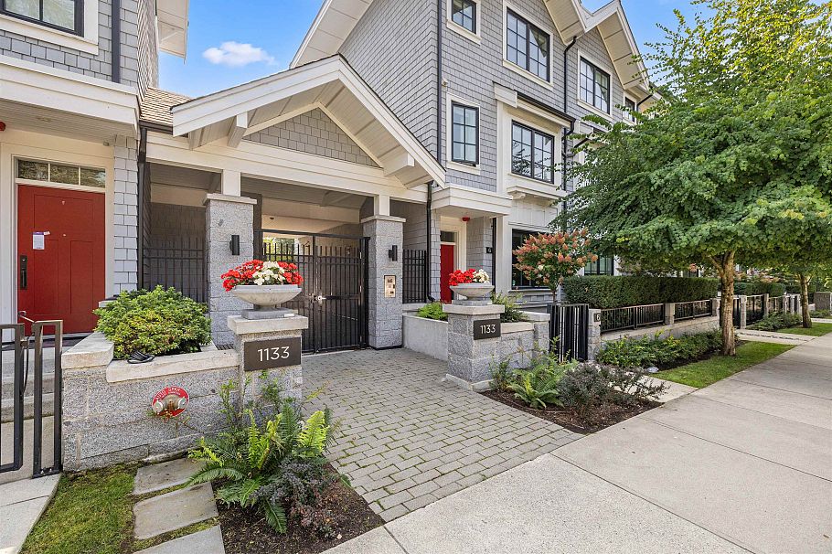6 1133 Ridgewood Drive North Vancouver, BC - 26