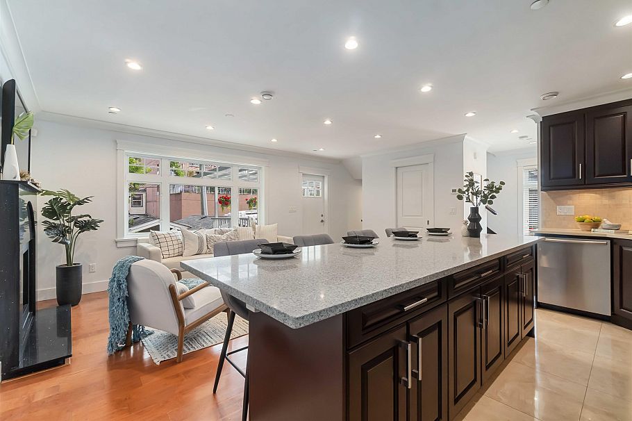 2721 W 5th Avenue Vancouver, BC - 6