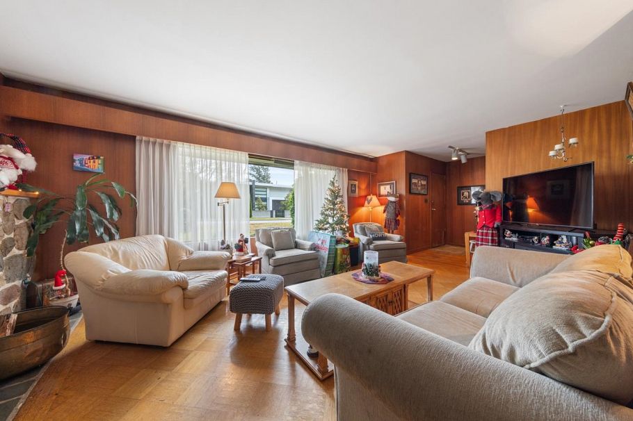 4275 Lions Avenue North Vancouver, BC - 5