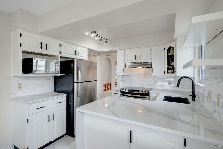 4021 Victoria Drive Vancouver, BC - 17