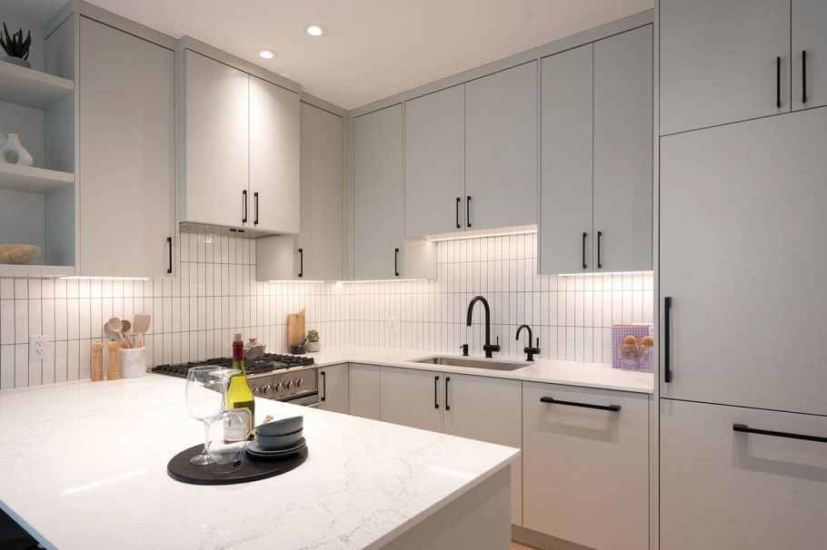 122 E 17th Avenue Vancouver, BC - 17