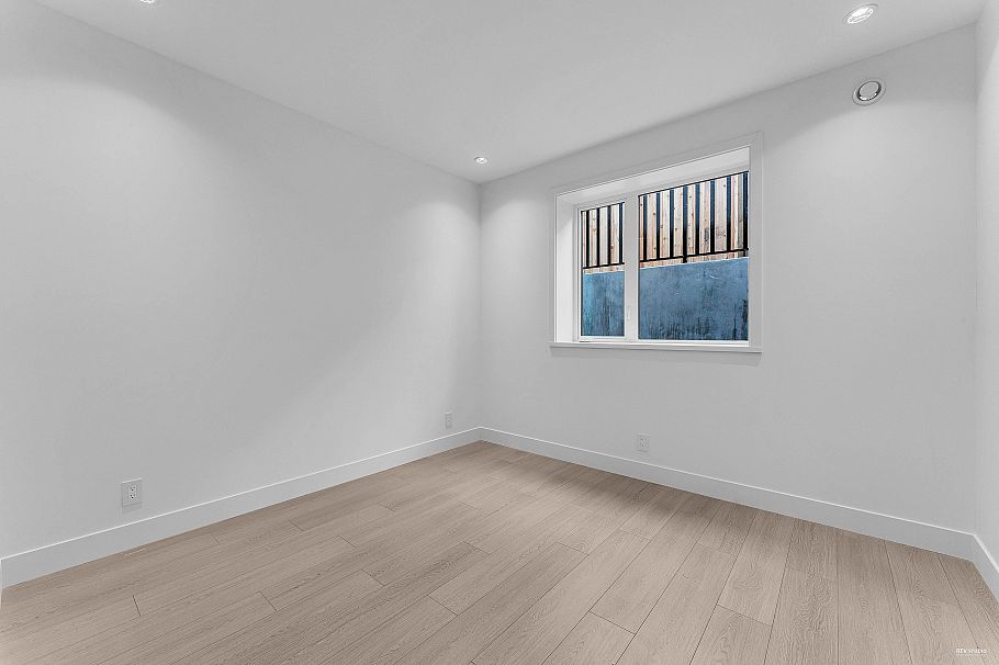 615 E 6th Street North Vancouver, BC - 31