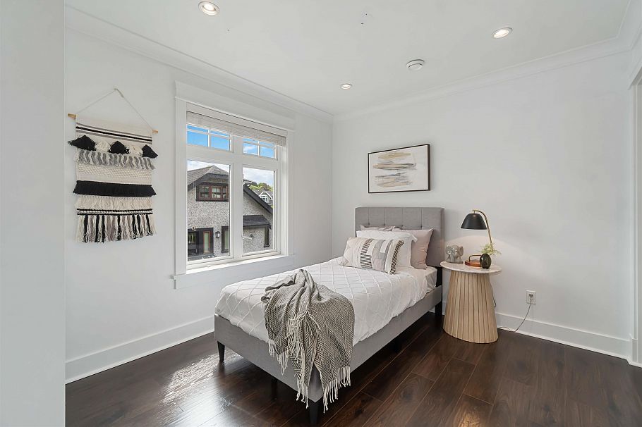 2721 W 5th Avenue Vancouver, BC - 18