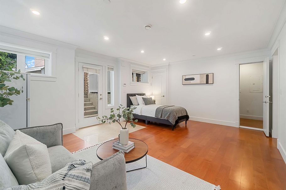 2721 W 5th Avenue Vancouver, BC - 25