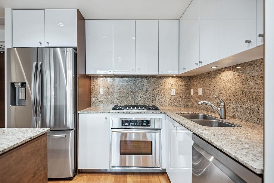 605 1005 Beach Avenue Vancouver, BC - 4