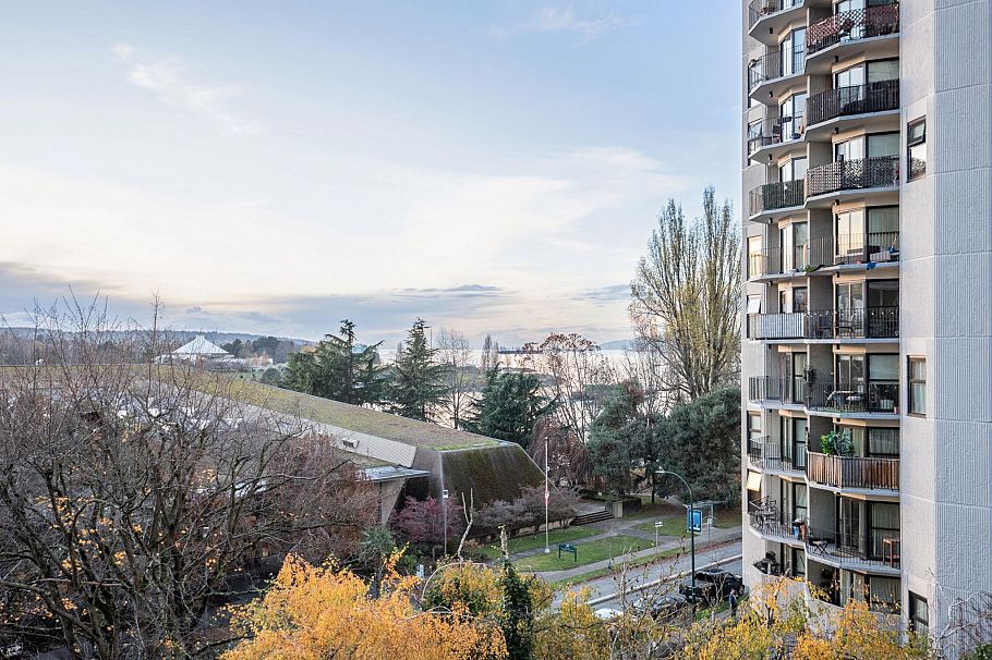 605 1005 Beach Avenue Vancouver, BC - 1