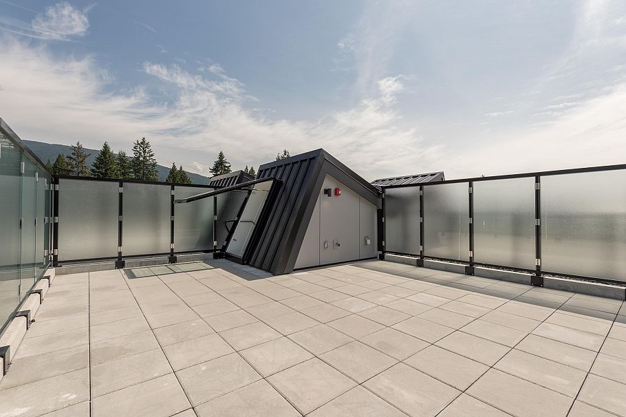 317 3220 Connaught Crescent North Vancouver, BC - 30