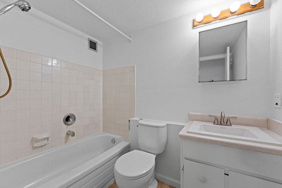 222 1333 Hornby Street Vancouver, BC - 25