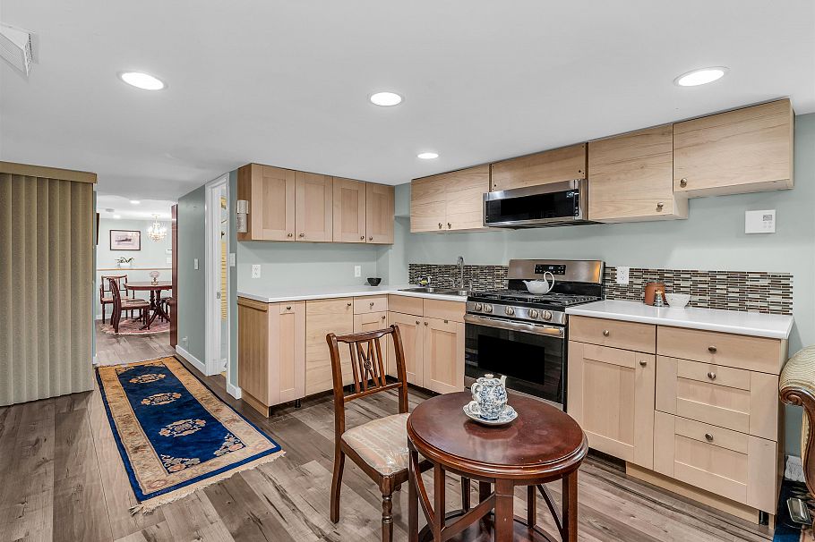 661 W 20th Avenue Vancouver, BC - 29